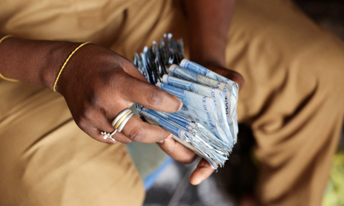 Nền kinh tế lớn nhất châu Phi chao đảo vì lạm phát và đồng tiền lao dốc