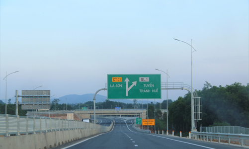 Rà soát việc tổ chức giao thông cao tốc Cam Lộ - La Sơn, bổ sung biển báo hiệu tại 