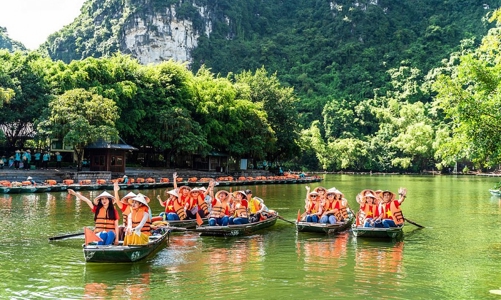 Du lịch Ninh Bình thu hơn 2.500 tỷ trong 2 tháng