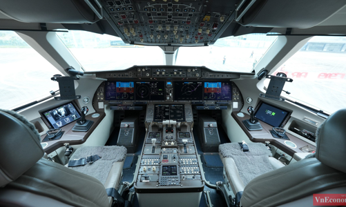 [Phóng sự ảnh]: Bên trong 2 máy bay Trung Quốc tới Vân Đồn dự COMAC Airshow