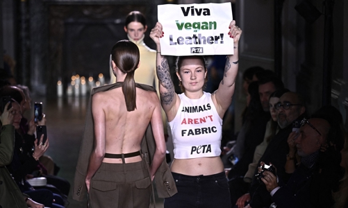 Đằng sau các tuần lễ thời trang: “Cuộc chiến” bền vững