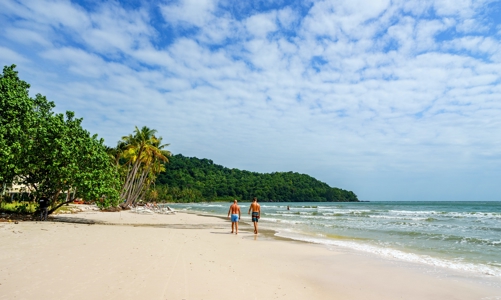Tăng trần giá vé máy bay, doanh nghiệp bi quan về cao điểm du lịch hè