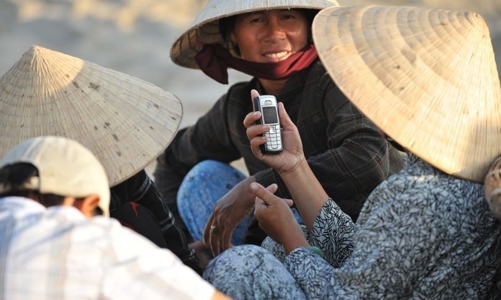 Mỗi tháng có 300.000 thuê bao điện thoại “cục gạch” nhập mạng