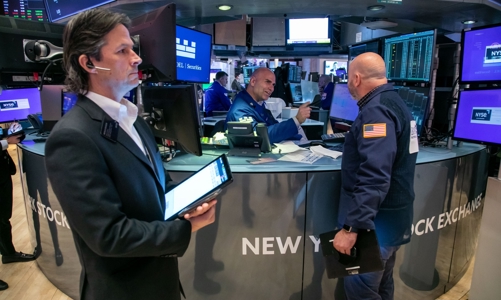 Chứng khoán Mỹ sụt điểm vì số liệu lạm phát nóng, giá dầu tăng mạnh do triển vọng thiếu cung