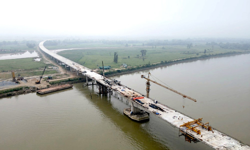 Hợp long cầu vượt sông dài nhất trên cao tốc Bắc Nam