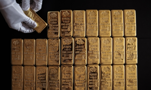 Giá vàng thế giới giằng co trong lúc chờ quyết định của Fed, “cá mập” SPDR Gold Trust mua liên tục