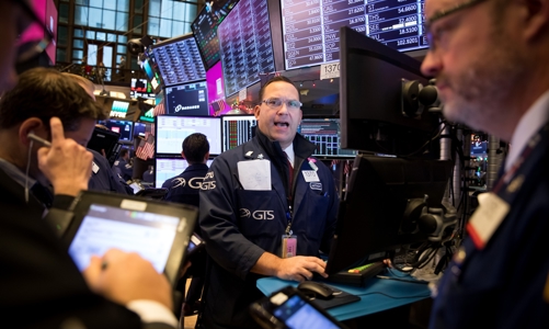 Chứng khoán Mỹ lập kỷ lục mới nhờ triển vọng giảm lãi suất, giá dầu đi xuống