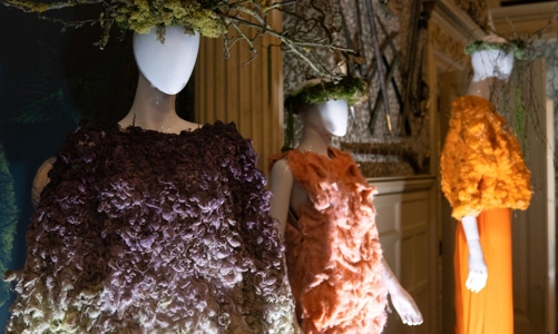 Ý nghĩa bền vững đằng sau bộ sưu tập thời trang của Vua Charles III