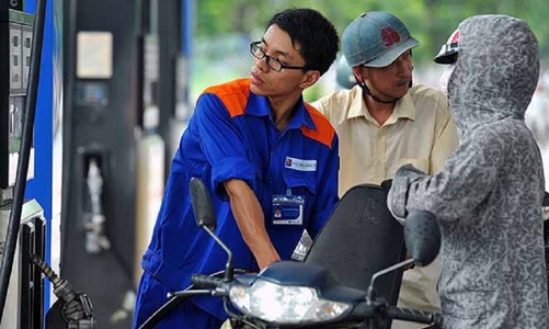 Tăng giá các loại dầu, giá xăng trái chiều