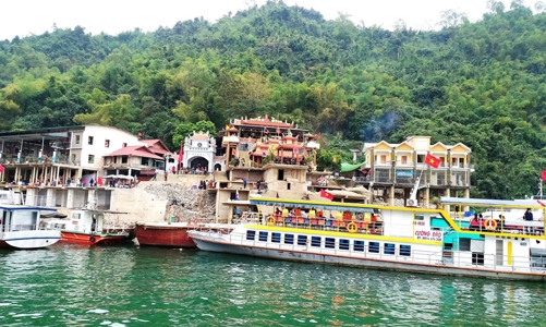 Kinh tế bấp bênh, cử tri đề xuất bỏ quy định tàu du lịch phải gắn thiết bị định vị