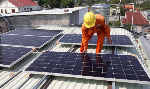 Đề xuất điện mặt trời áp mái dùng dư được bán lên lưới điện quốc gia