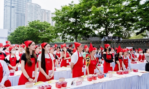 200 người tham gia trải nghiệm muối kimchi cùng Jongga Việt Nam.