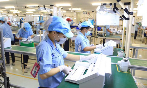 Tiền lương, tiền thưởng trong trường hợp vẫn đi làm trong dịp nghỉ lễ được tính thế nào?