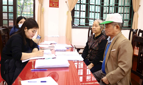 Thực hiện chi trả an sinh xã hội không dùng tiền mặt với nhóm đủ điều kiện