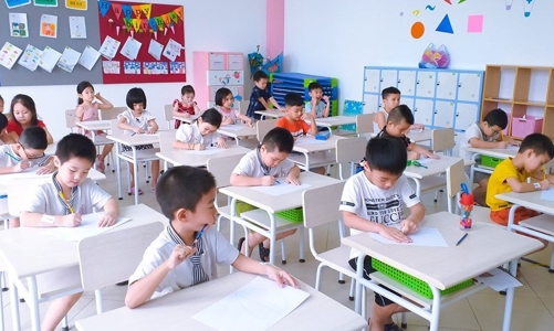Dự kiến cho phép các trường tăng số lượng lớp học, học sinh để giải quyết tình trạng “quá tải”