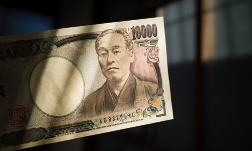 Đồng yên “trượt dốc không phanh” so với USD ngay trước cuộc họp của BOJ