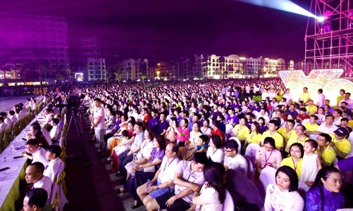 Thành phố nhỏ nhất cả nước đón vạn du khách về khai hội du lịch