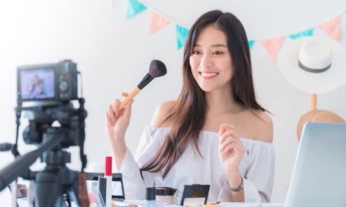 Giới trẻ Việt chuộng mua hàng qua phiên livestream