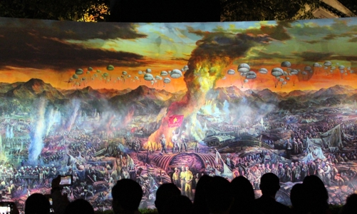 Tái hiện sống động Chiến dịch Điện Biên Phủ qua công nghệ tranh 3D Mapping tại Hà Nội