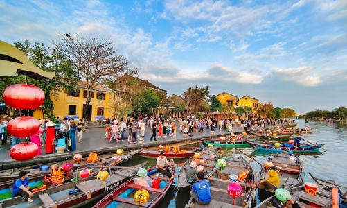 Du lịch miền Trung ảm đạm vì vé máy bay 