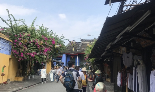 Bài 2: Phát triển và quản lý điểm đến du lịch theo hướng chuyển đổi xanh