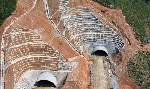 Thông hầm xuyên núi trên cao tốc nối Hà Tĩnh - Quảng Bình 