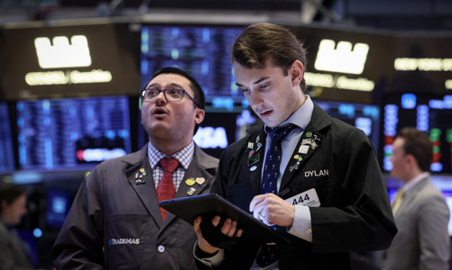 Nasdaq lập kỷ lục mới nhờ cổ phiếu chip tăng mạnh, giá dầu giảm trong lúc chờ tin Iran