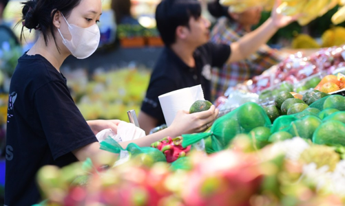 Doanh nghiệp bán lẻ giảm giá “hết cỡ” để chào hè