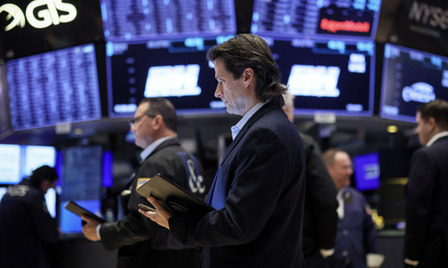 Chứng khoán Mỹ hồi mạnh nhờ cổ phiếu chip, giá dầu thoát đáy 3 tháng