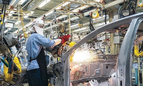 Sản xuất công nghiệp tiếp đà tích cực, ngành chế biến, chế tạo dẫn dắt tăng trưởng