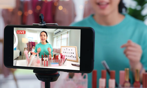 Rà soát kê khai, nộp thuế sau những phiên livestream bán hàng triệu USD