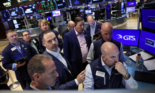 Chứng khoán Mỹ “nín thở” đợi báo cáo việc làm, giá dầu tăng nhờ lạc quan lãi suất