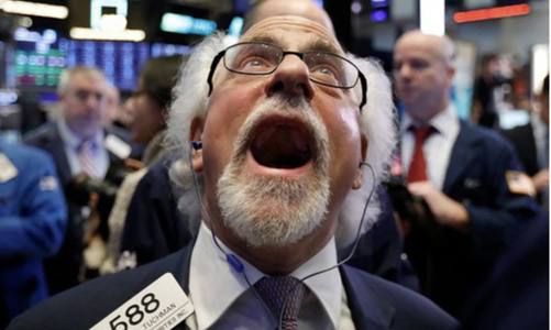 Khối ngoại lại bất ngờ xả gần 2.000 tỷ, bán ra toàn cổ phiếu ngân hàng và bán lẻ