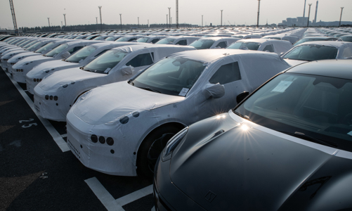 Ô tô điện Trung Quốc bị châu Âu đánh thuế quan lên tới gần 50%