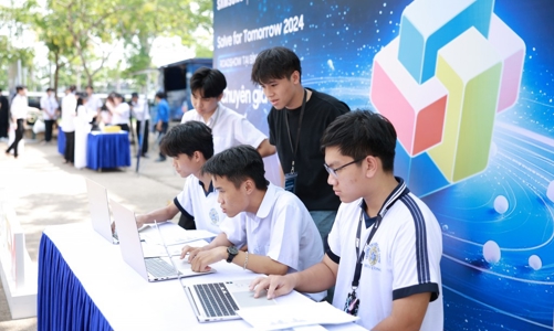 Chuyến xe Solve for Tomorrow chở đam mê khoa học công nghệ