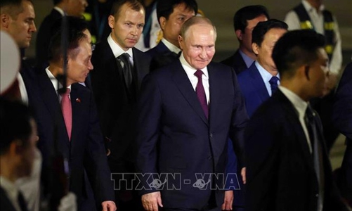 Tổng thống Nga Vladimir Putin đến Hà Nội, bắt đầu thăm cấp Nhà nước tới Việt Nam
