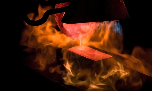 Giới chuyên gia: Giá vàng khó tăng trong ngắn hạn, nhưng triển vọng dài hạn tích cực