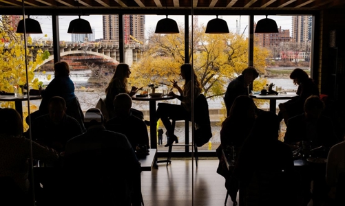 Cuộc chiến của doanh nghiệp F&B trong thời “tiêu dùng ẩn dật”