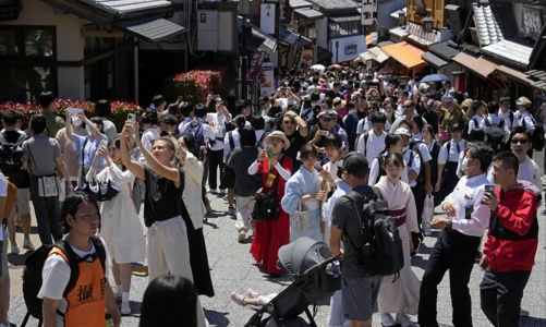 Nhật Bản quá tải khách du lịch
