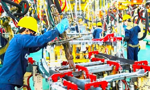 PMI tăng mạnh lên 54,7 điểm, ngành sản xuất Việt Nam sôi động trở lại