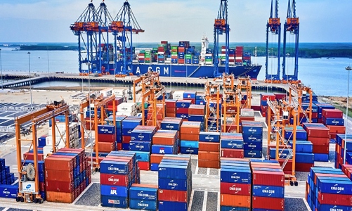 CEO Maersk nói gián đoạn ở Biển Đỏ kéo dài tới quý 3, cổ phiếu vận tải biển còn neo cao nữa? 