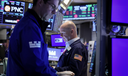 S&P 500 lập kỷ lục sau phát biểu của Chủ tịch Fed, giá dầu giảm