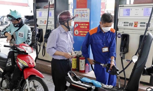 Giá xăng dầu tiếp tục tăng mạnh