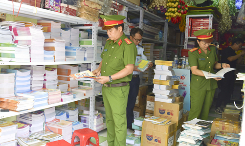 Gần 2.000 đầu sách vở giả ngụy trang Tem các nhà xuất bản