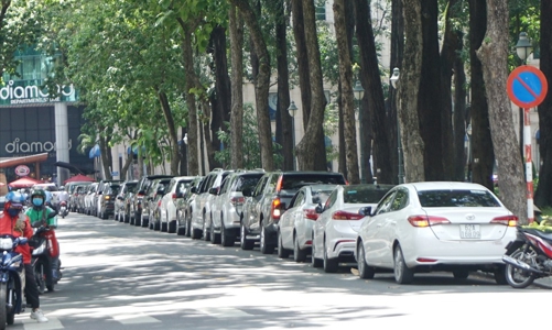 Thành phố Hồ Chí Minh nghiên cứu thu phí tự động với xe ôtô đỗ dưới lòng đường