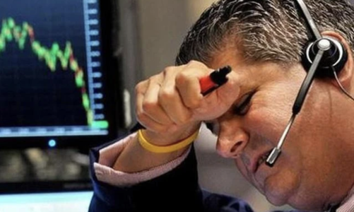 Khối ngoại lại xả mạnh, tiếp tục bán FPT