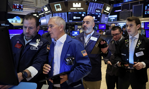 Nhà đầu tư cá nhân chốt lời bán ròng tuần VN-Index chạm đỉnh lịch sử, khối ngoại tiếp tục gom 