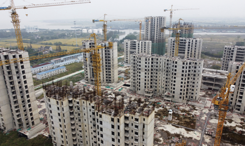 Kinh tế Trung Quốc đuối sức rõ rệt vì bất động sản và tiêu dùng đều ảm đạm