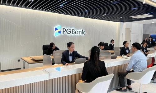 Một ngân hàng phục hồi tăng trưởng sau khi ông lớn xăng dầu thoái vốn