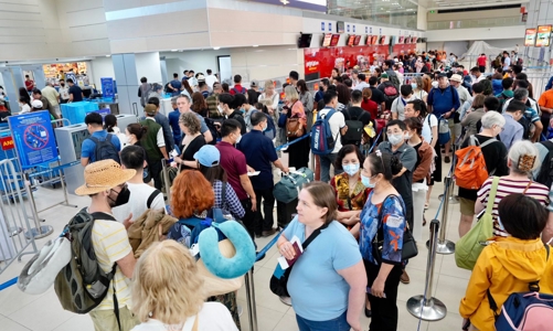 Hàng không phục vụ 37 triệu khách, hai sân bay cửa ngõ đón khách quốc tế ở mức kỷ lục